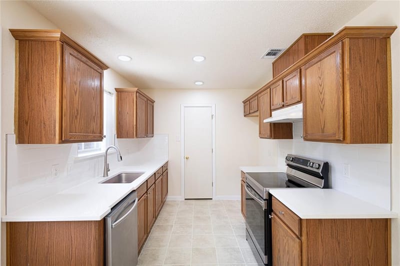 1304 W Mitchell Street, Arlington TX 76013 - Photo 8