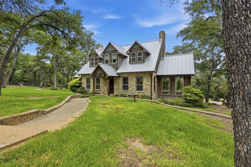 1100 Crazy Horse Trail, Burleson TX 76028 - Photo 2