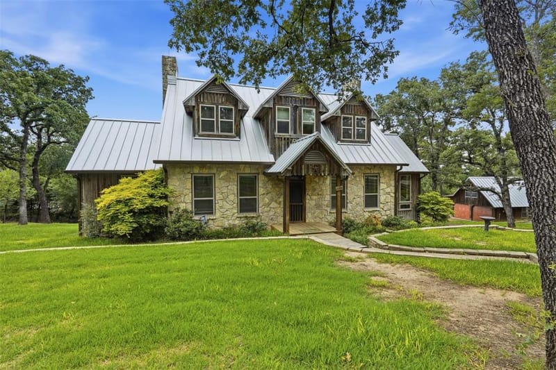1100 Crazy Horse Trail, Burleson TX 76028 - Photo 3