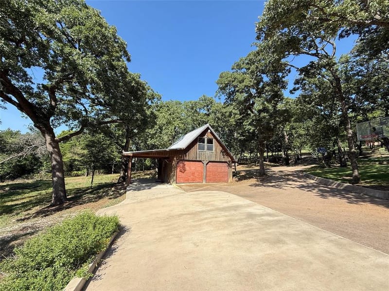 1100 Crazy Horse Trail, Burleson TX 76028 - Photo 33