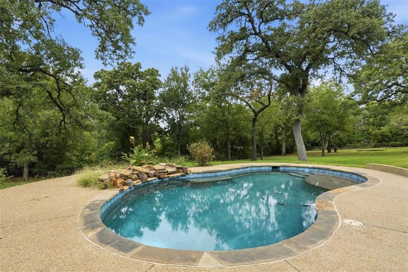 1100 Crazy Horse Trail, Burleson TX 76028 - Photo 29
