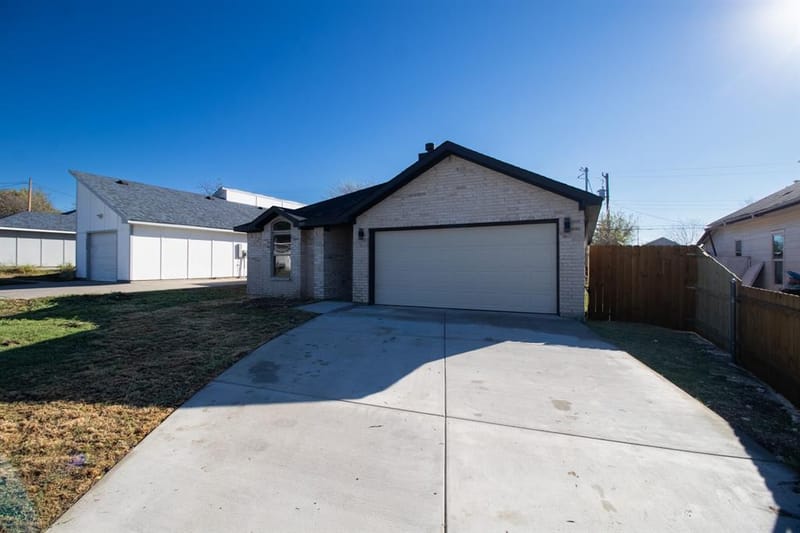 1915 Missouri Avenue, Fort Worth TX 76104 - Photo 3