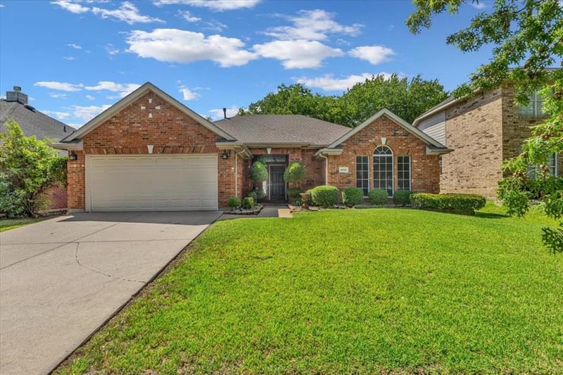 4825 Gloucester Drive, Grand Prairie TX 75052 - Photo 2