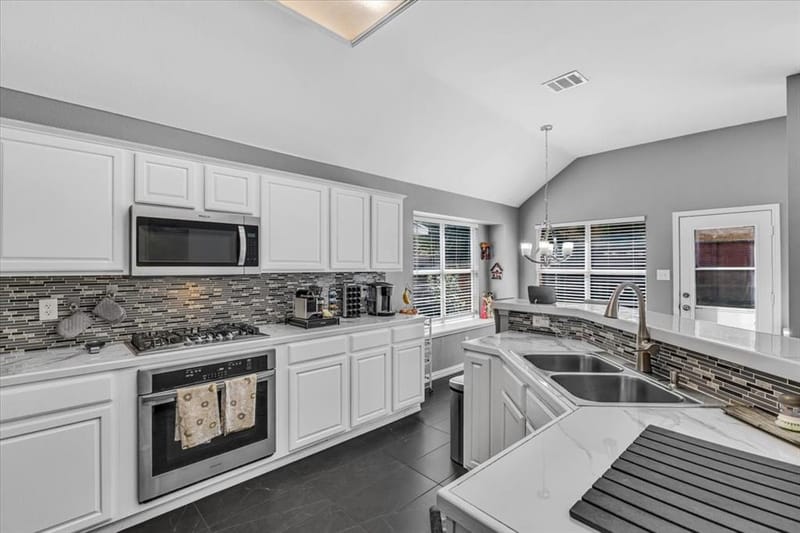 4825 Gloucester Drive, Grand Prairie TX 75052 - Photo 13
