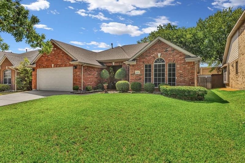 4825 Gloucester Drive, Grand Prairie TX 75052 - Photo 4