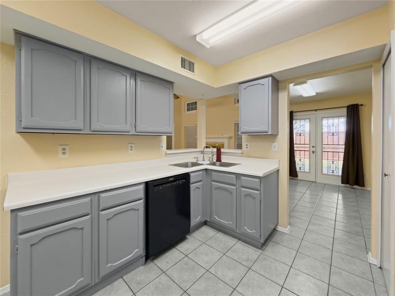 2426 Sutton Drive, Arlington TX 76018 - Photo 15
