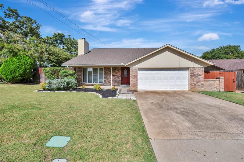 2101 Holt Road, Arlington TX 76006