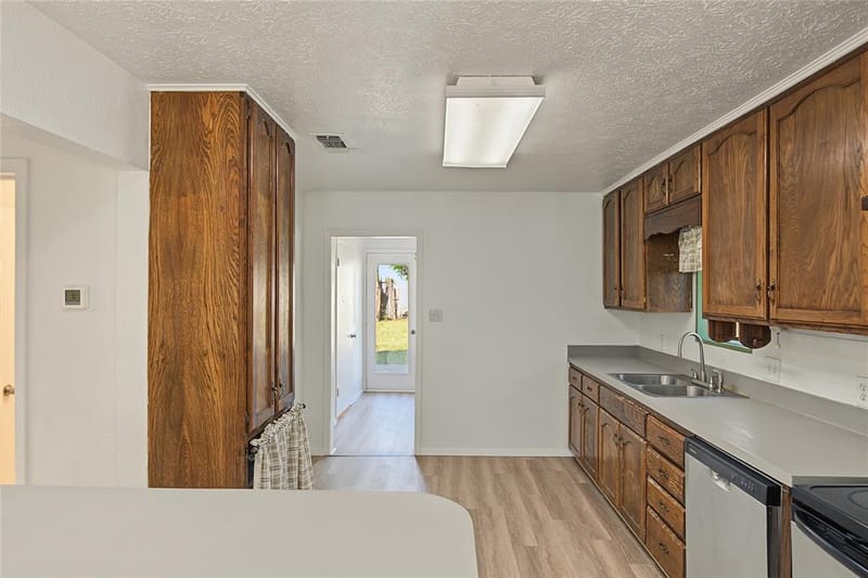 709 N Rusk Street, Weatherford TX 76086 - Photo 12