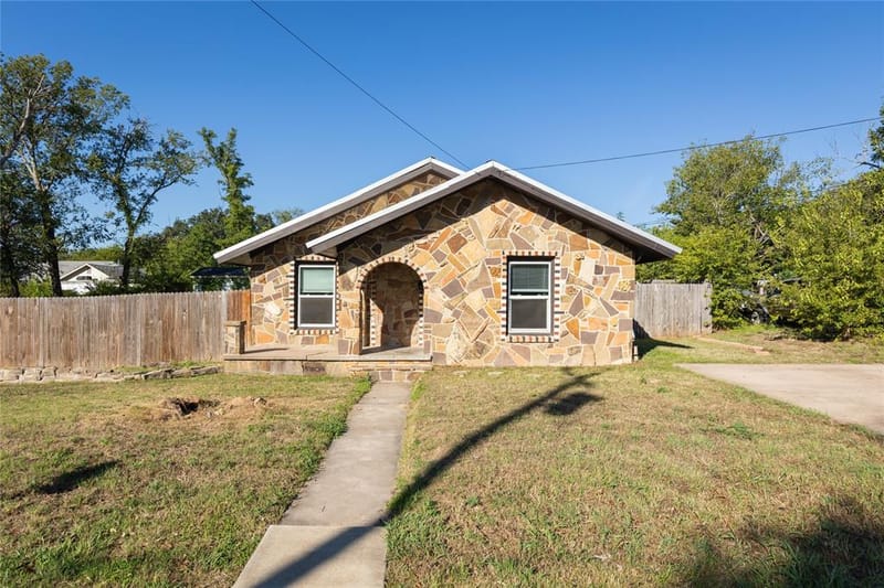 709 N Rusk Street, Weatherford TX 76086