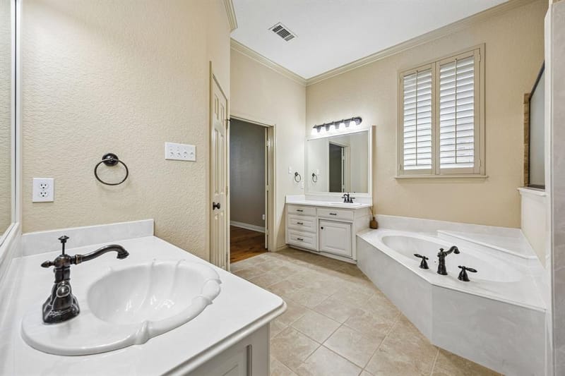 837 Thomas Crossing Drive, Fort Worth TX 76028 - Photo 17