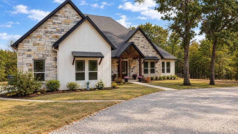 1098 Paradise Parkway, Poolville TX 76487