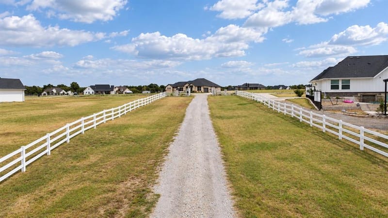 1098 Paradise Parkway, Poolville TX 76487 - Photo 39