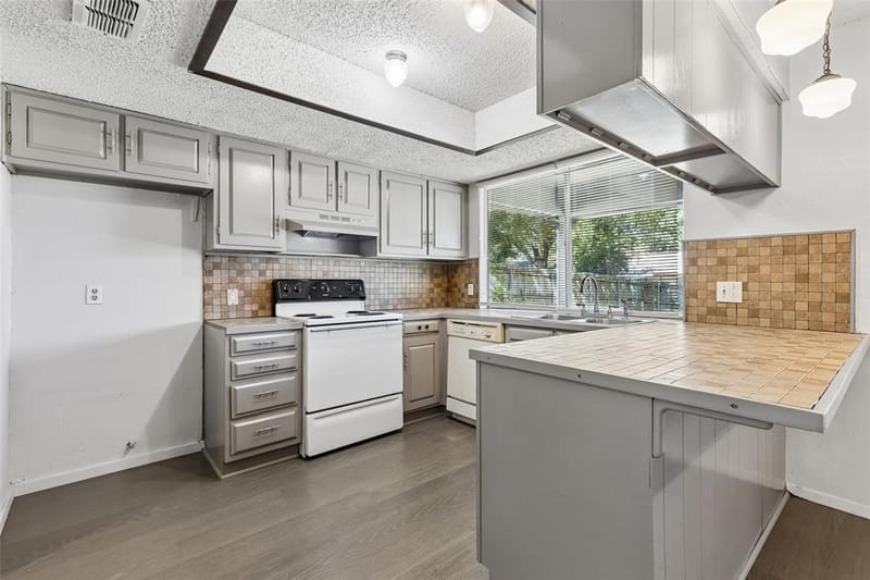 517 Sussex Drive, Arlington TX 76014 - Photo 12