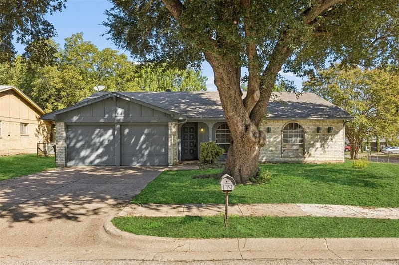 517 Sussex Drive, Arlington TX 76014