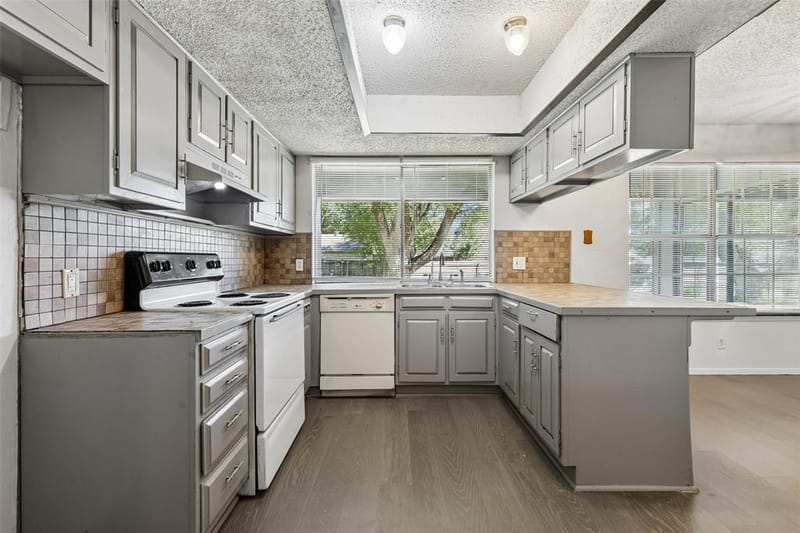 517 Sussex Drive, Arlington TX 76014 - Photo 10