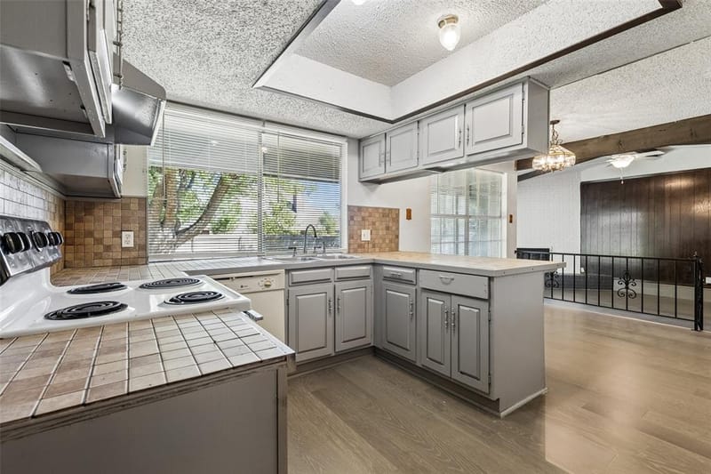 517 Sussex Drive, Arlington TX 76014 - Photo 11