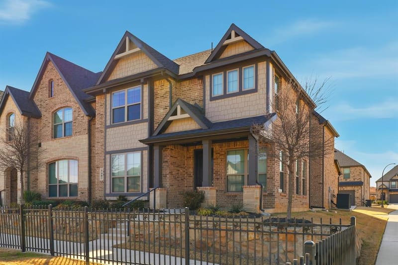 5402 Winged Foot Drive, Arlington TX 76017 - Photo 2