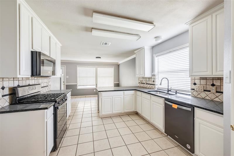 812 Jockey Club Lane, Fort Worth TX 76179 - Photo 12