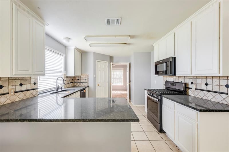 812 Jockey Club Lane, Fort Worth TX 76179 - Photo 10