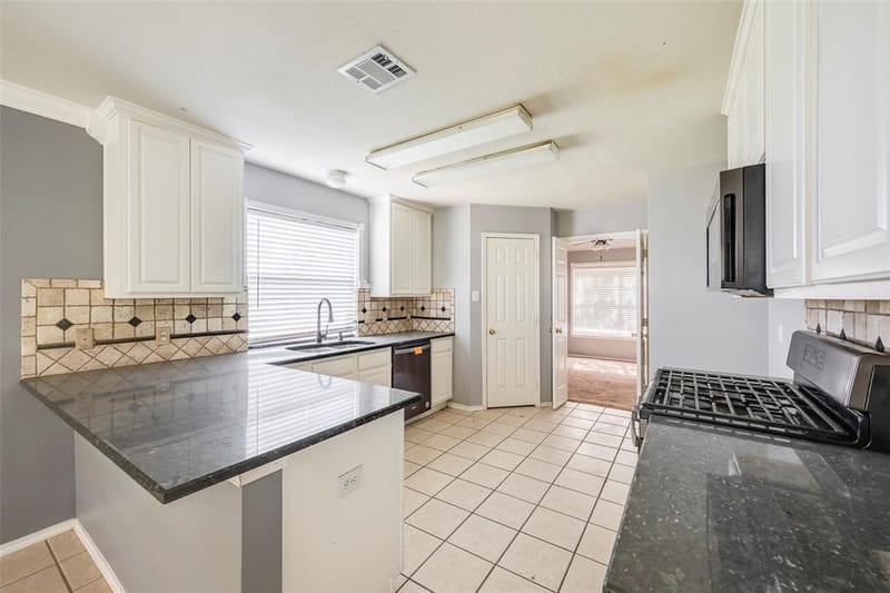812 Jockey Club Lane, Fort Worth TX 76179 - Photo 11
