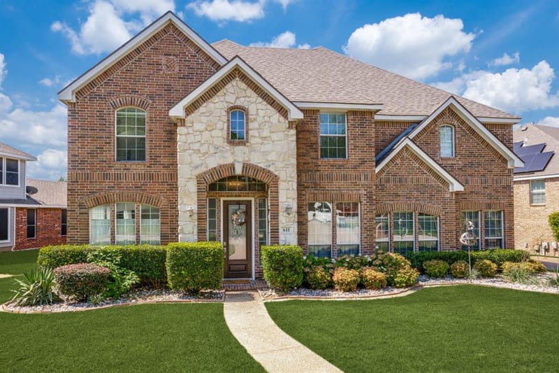 611 Creekwood Lane, Grand Prairie TX 75052
