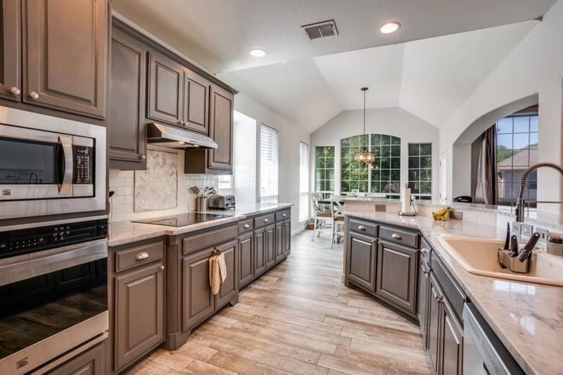 611 Creekwood Lane, Grand Prairie TX 75052 - Photo 8