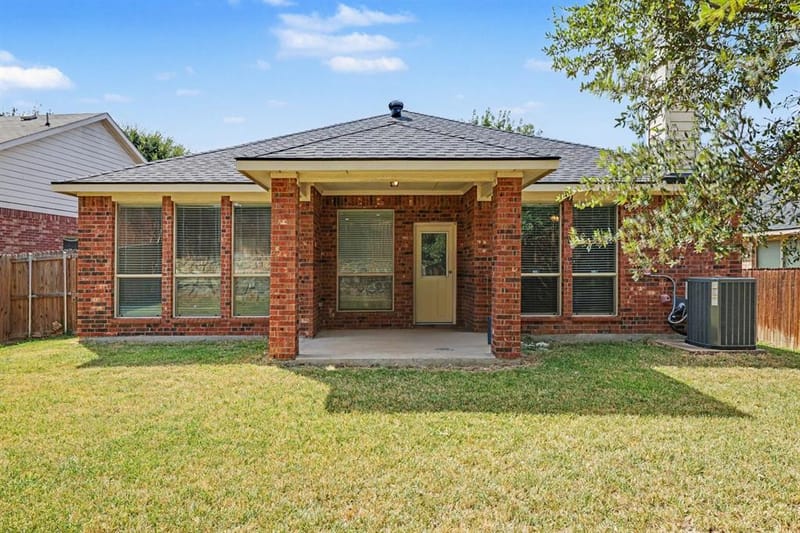 8738 Misty Bluff Court, Dallas TX 75249 - Photo 27