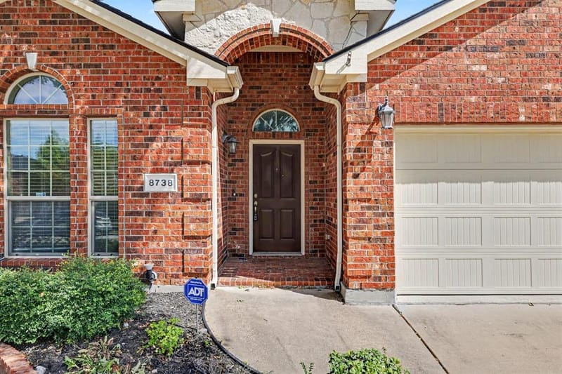 8738 Misty Bluff Court, Dallas TX 75249 - Photo 3