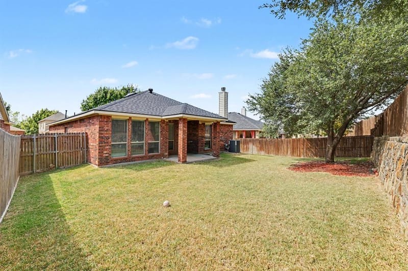 8738 Misty Bluff Court, Dallas TX 75249 - Photo 28