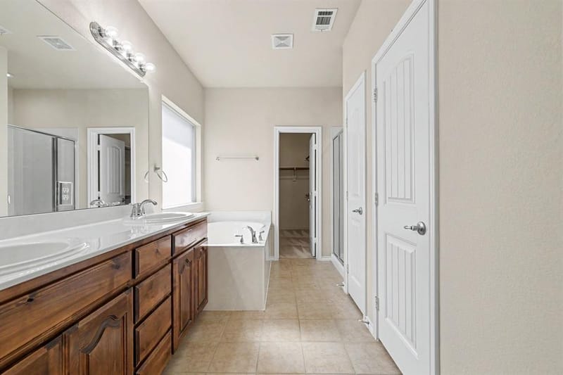 8738 Misty Bluff Court, Dallas TX 75249 - Photo 24