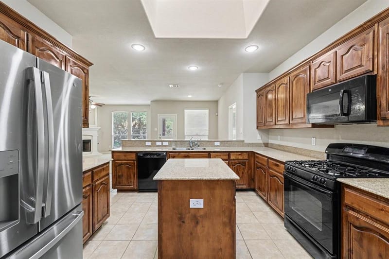 8738 Misty Bluff Court, Dallas TX 75249 - Photo 8