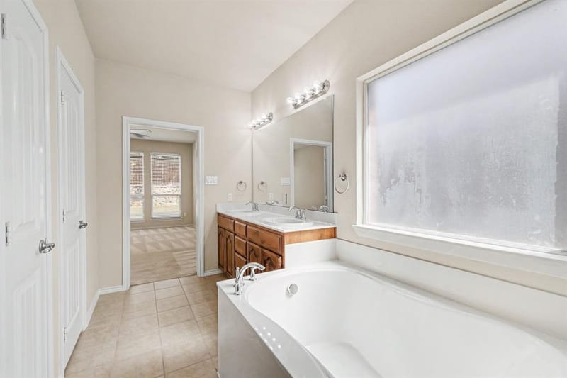 8738 Misty Bluff Court, Dallas TX 75249 - Photo 25