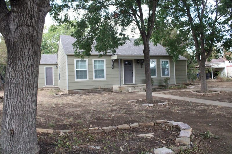 1021 SANTA CLARA DR, Brownwood TX 76801 - Photo 2