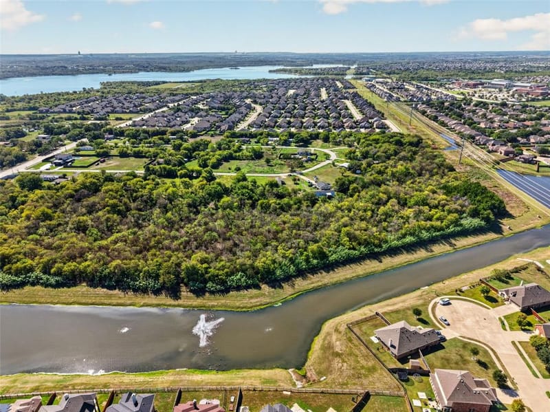 24 Spring Creek Circle, Grand Prairie TX 75054 - Photo 37