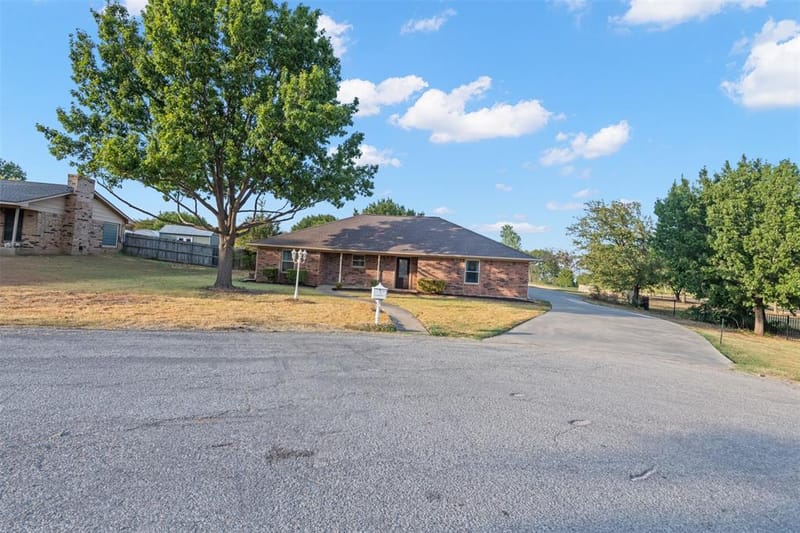911 Clearview Street, Krum TX 76249 - Photo 40