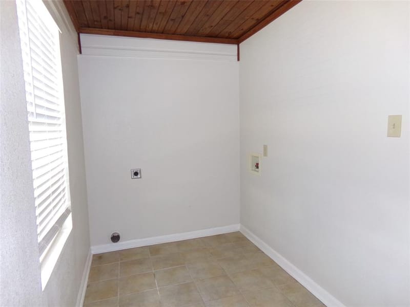 2423 Marfa Avenue, Dallas TX 75216 - Photo 10