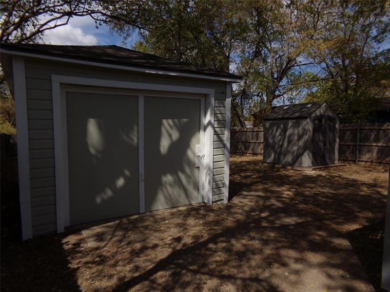 2423 Marfa Avenue, Dallas TX 75216 - Photo 14