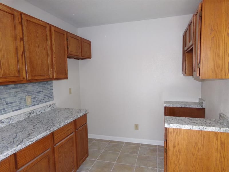2423 Marfa Avenue, Dallas TX 75216 - Photo 8
