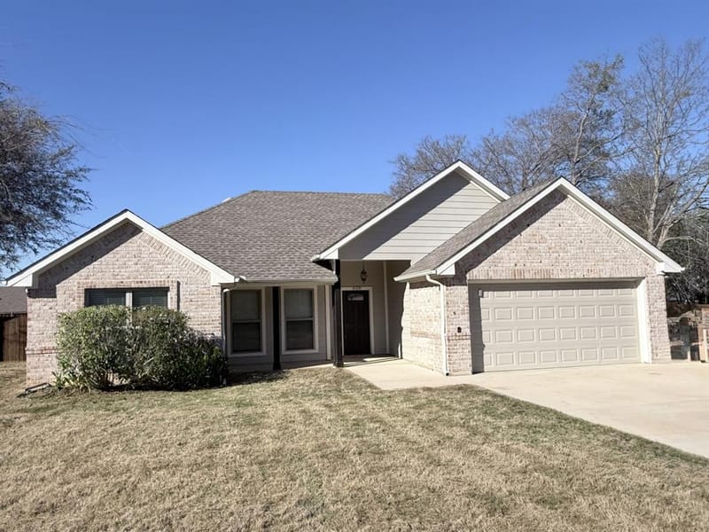 628 E Walcott Street, Pilot Point TX 76258 - Photo 2