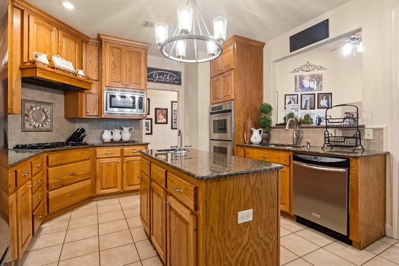 910 Holly Hill, Mount Pleasant TX 75455 - Photo 11