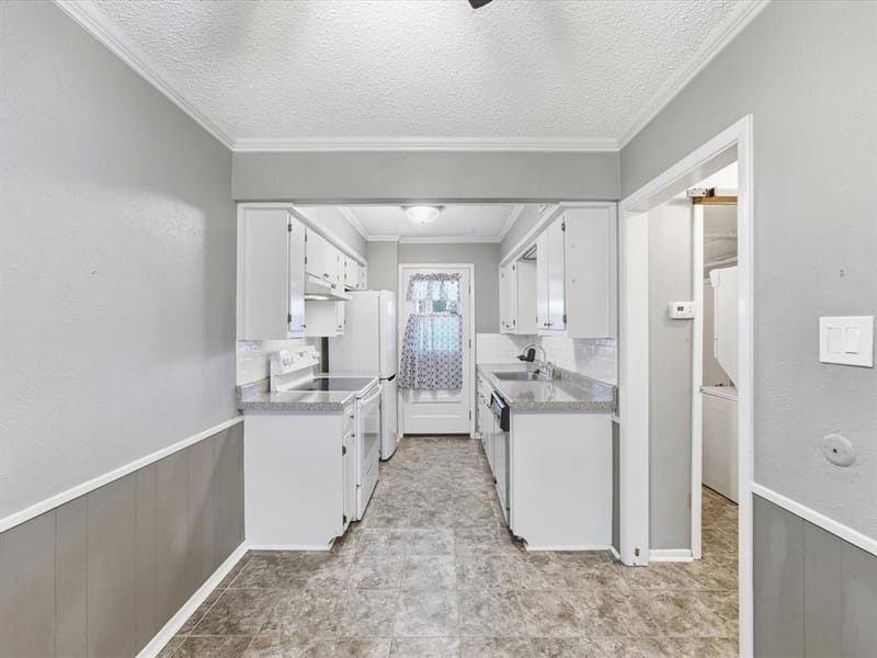 404 Hollyhill Lane # 404, Denton TX 76205 - Photo 7