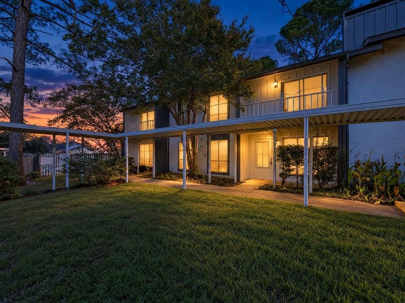 404 Hollyhill Lane # 404, Denton TX 76205