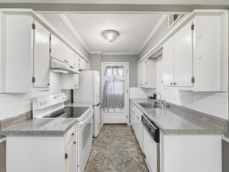 404 Hollyhill Lane # 404, Denton TX 76205 - Photo 8