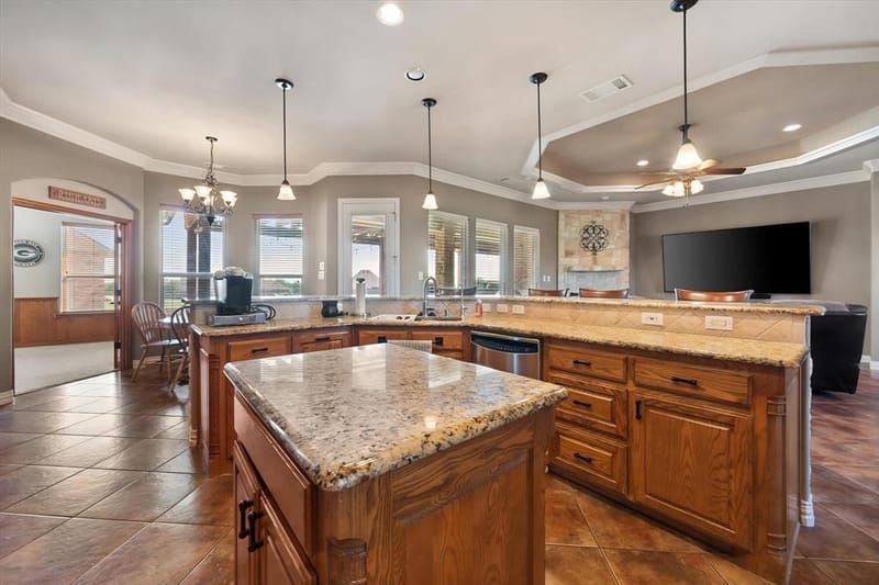 7168 Granville Drive, Mansfield TX 76063 - Photo 3