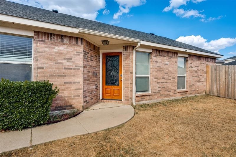 909 Honey Locust Lane, Crowley TX 76036