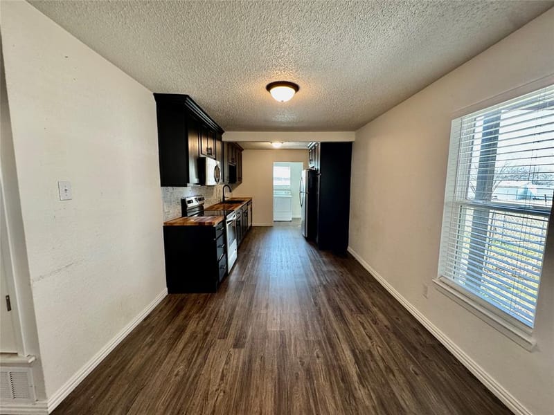 113 W Arnold Street, Granbury TX 76048 - Photo 6