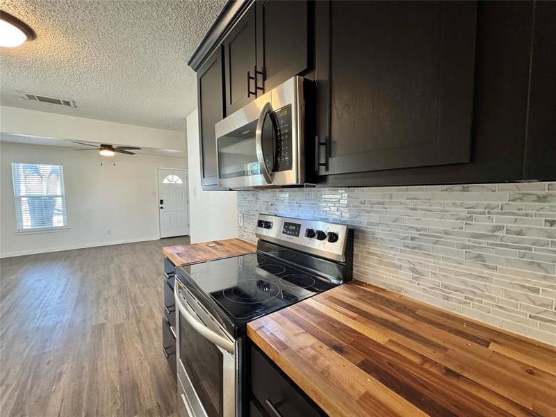 113 W Arnold Street, Granbury TX 76048 - Photo 9