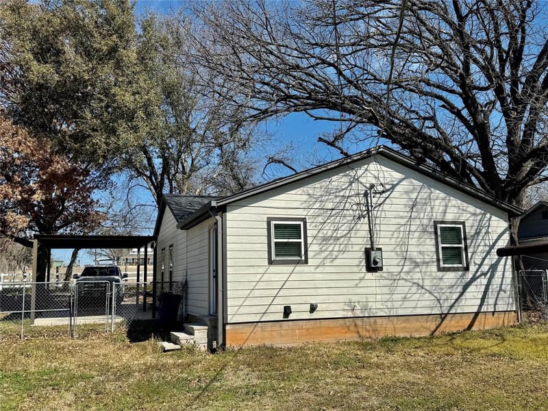 113 W Arnold Street, Granbury TX 76048 - Photo 24