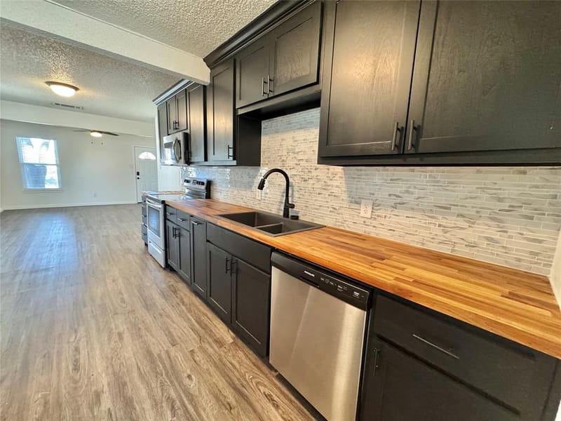 113 W Arnold Street, Granbury TX 76048 - Photo 10