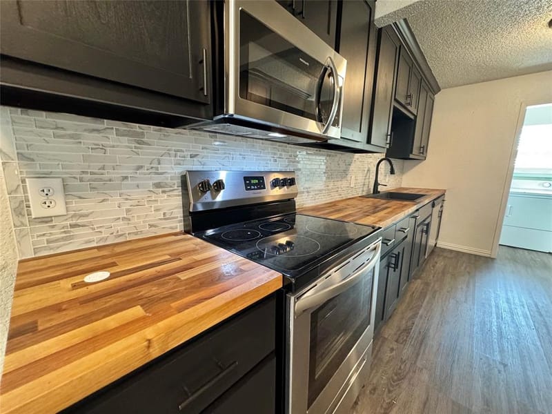 113 W Arnold Street, Granbury TX 76048 - Photo 8